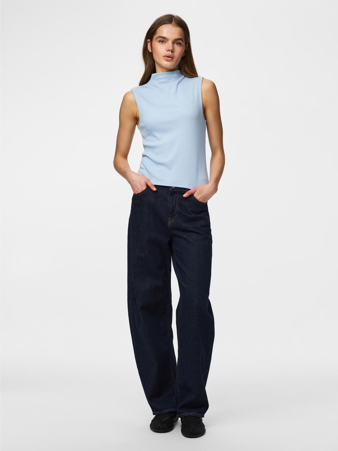 model_shot-front_full
